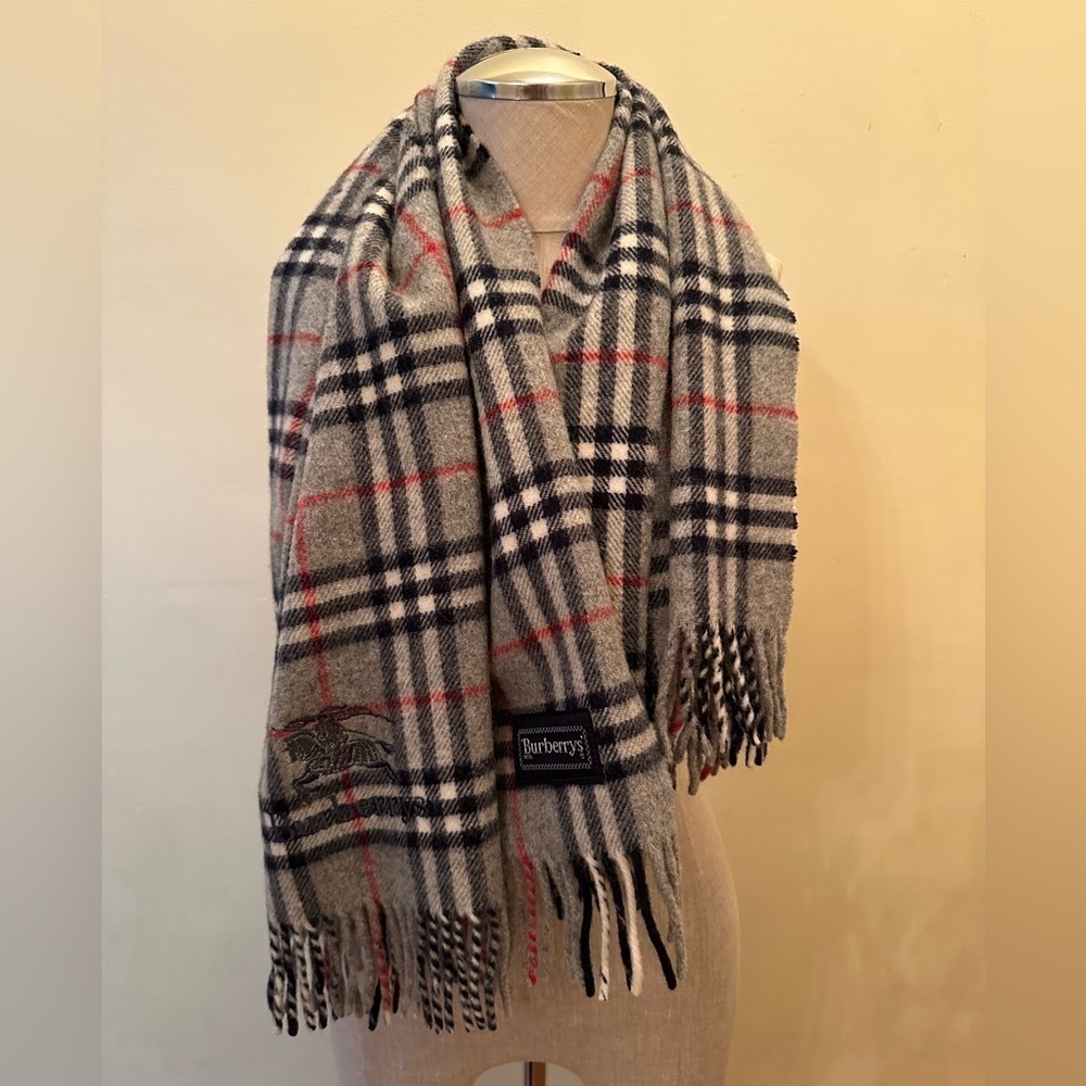 BURBERRY classic plaid wool scarf in gray